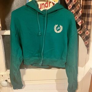 PINK Victoria's Secret dark green, Cropped Hoodie with Laurel Emblem
